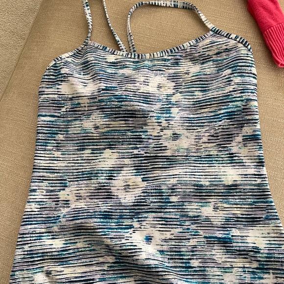 Lululemon tank - Picture 1 of 3